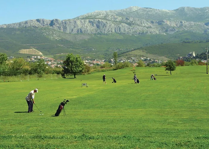 4 Bedroom Awesome In Stobrec Apartman *