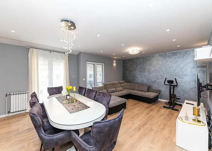 4 Bedroom Awesome In Stobrec *
