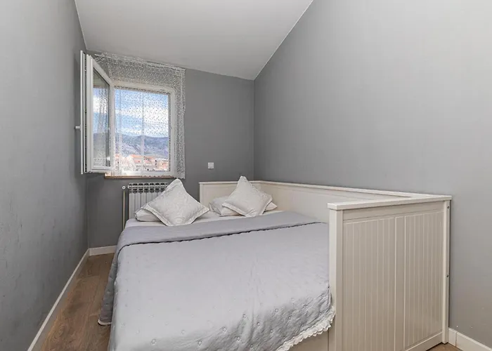 アパート 4 Bedroom Awesome In Stobrec