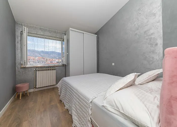 4 Bedroom Awesome In Stobrec 아파트 스플리트