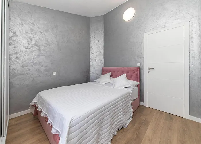 4 Bedroom Awesome In Stobrec *
