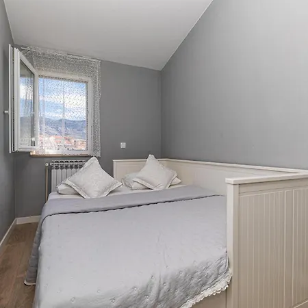 公寓 Lovely In Stobrec With House Sea View