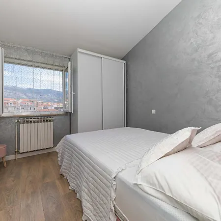 4 Bedroom Awesome In Stobrec Apartman Split